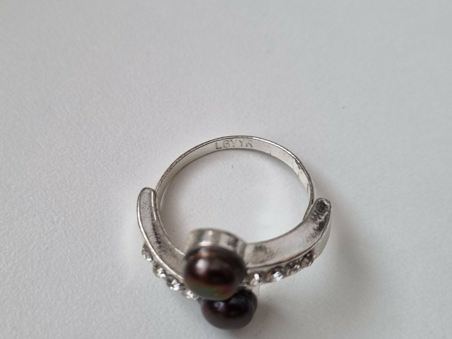 Ring med stenar, LBVYR
