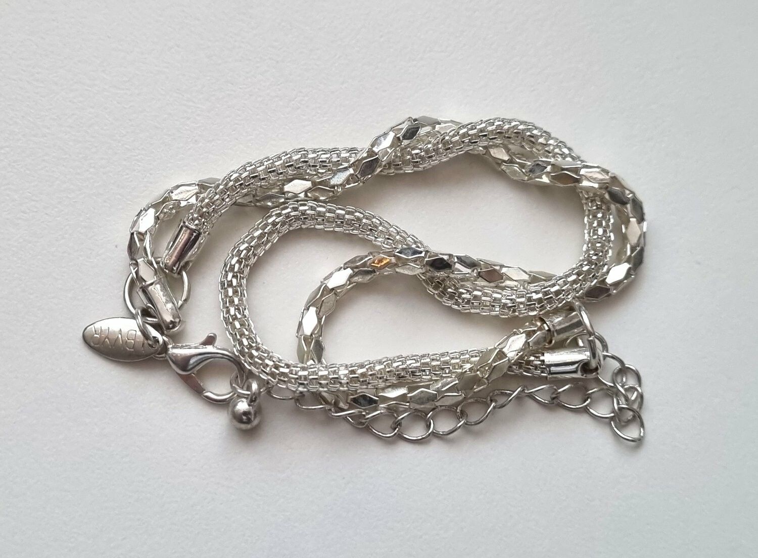 Silverfärgat armband med berlock LBVYR