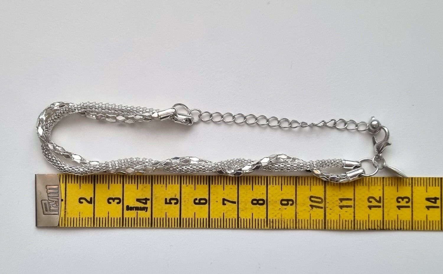 Silverfärgat armband med berlock LBVYR