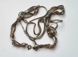 Silverfärgat halsband halslänk