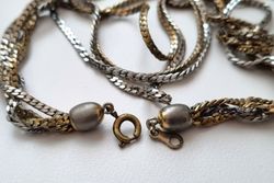 Silverfärgat halsband halslänk