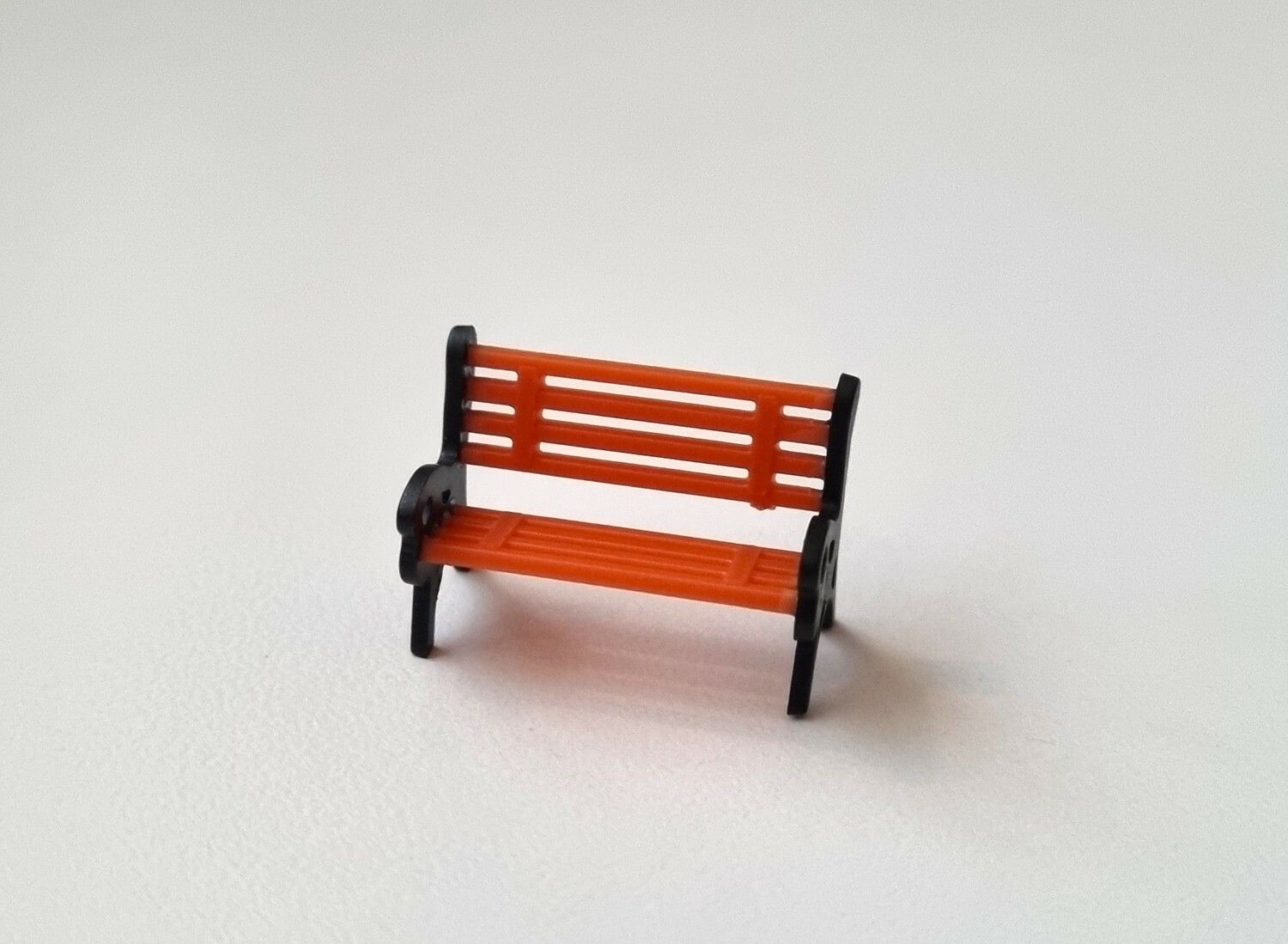 1 st bänk, minibänk miniatyr (2,5 x 1,6 cm)