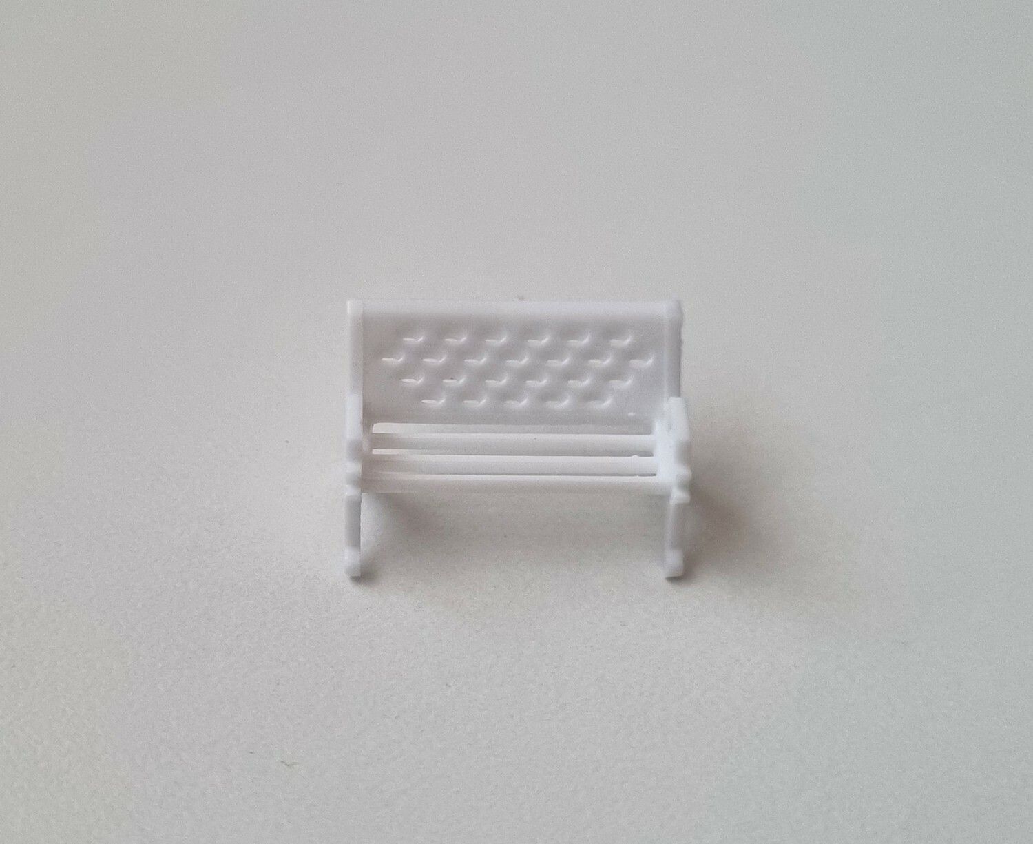 1 st bänk, minibänk miniatyr (1,7 x 1,2 cm)