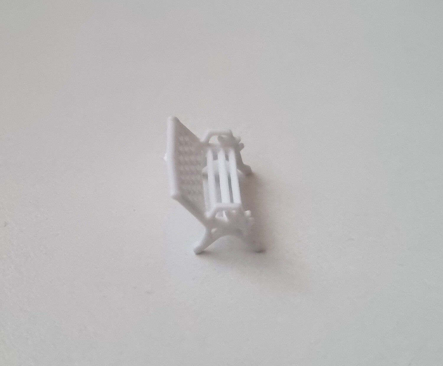 1 st bänk, minibänk miniatyr (1,7 x 1,2 cm)