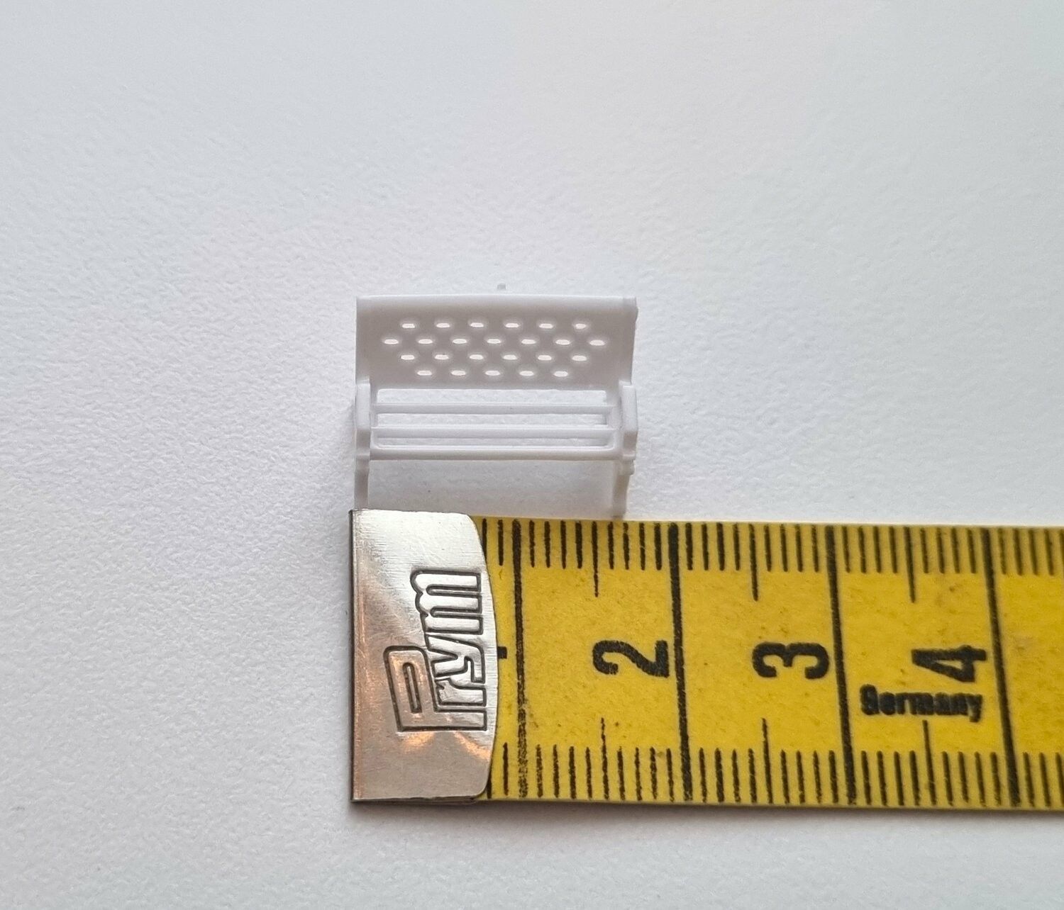 1 st bänk, minibänk miniatyr (1,7 x 1,2 cm)