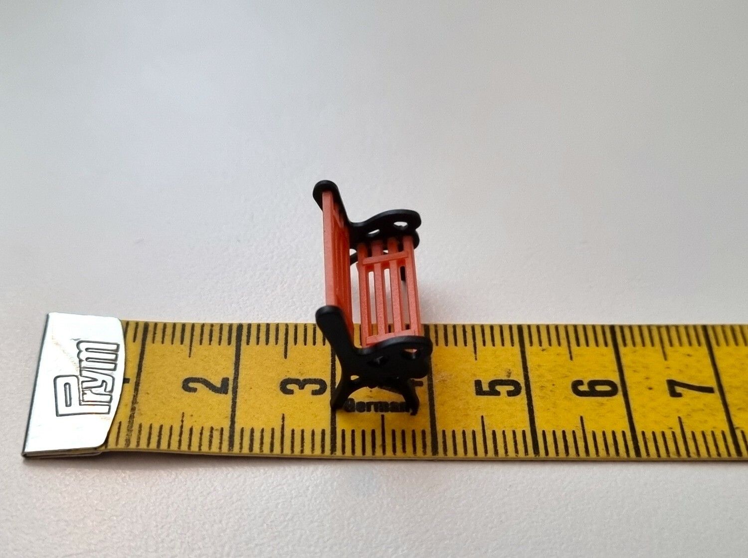 1 st bänk, minibänk miniatyr (2,5 x 1,6 cm)