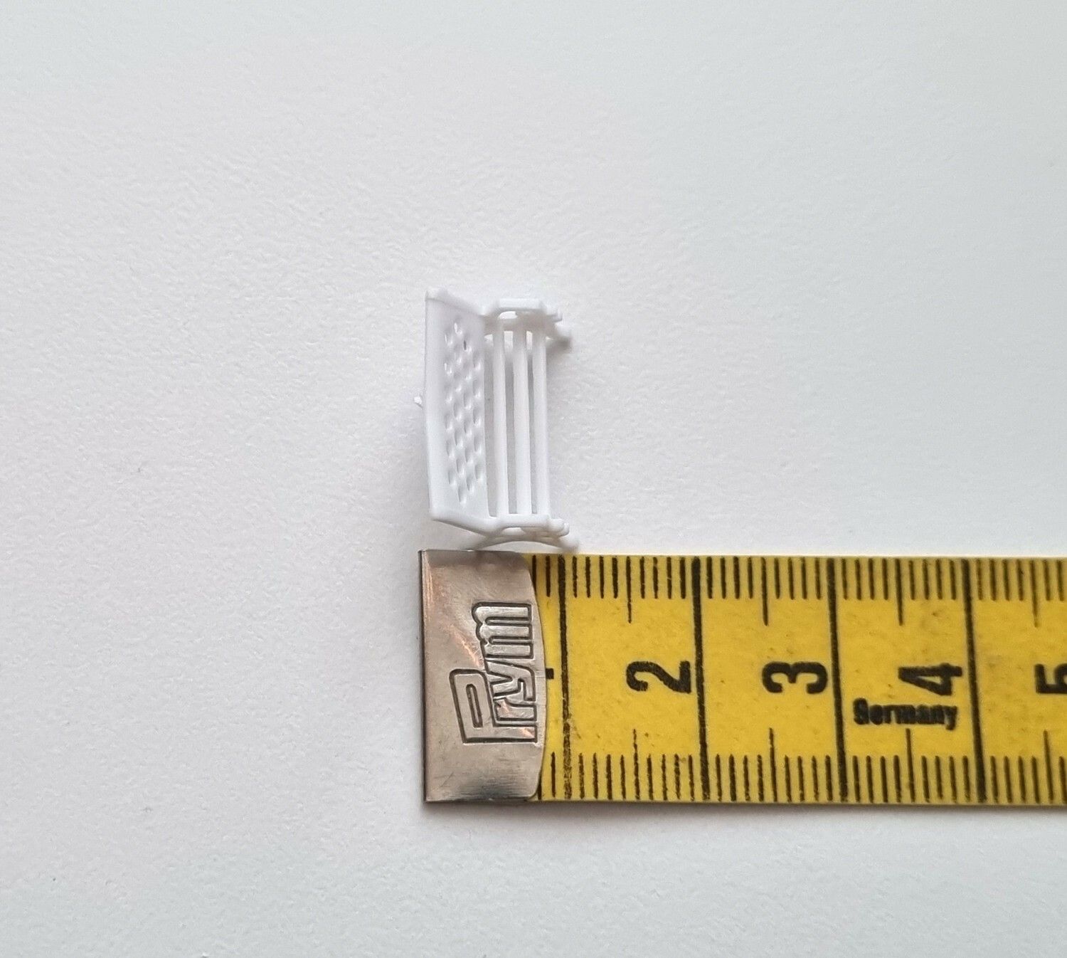 1 st bänk, minibänk miniatyr (1,7 x 1,2 cm)