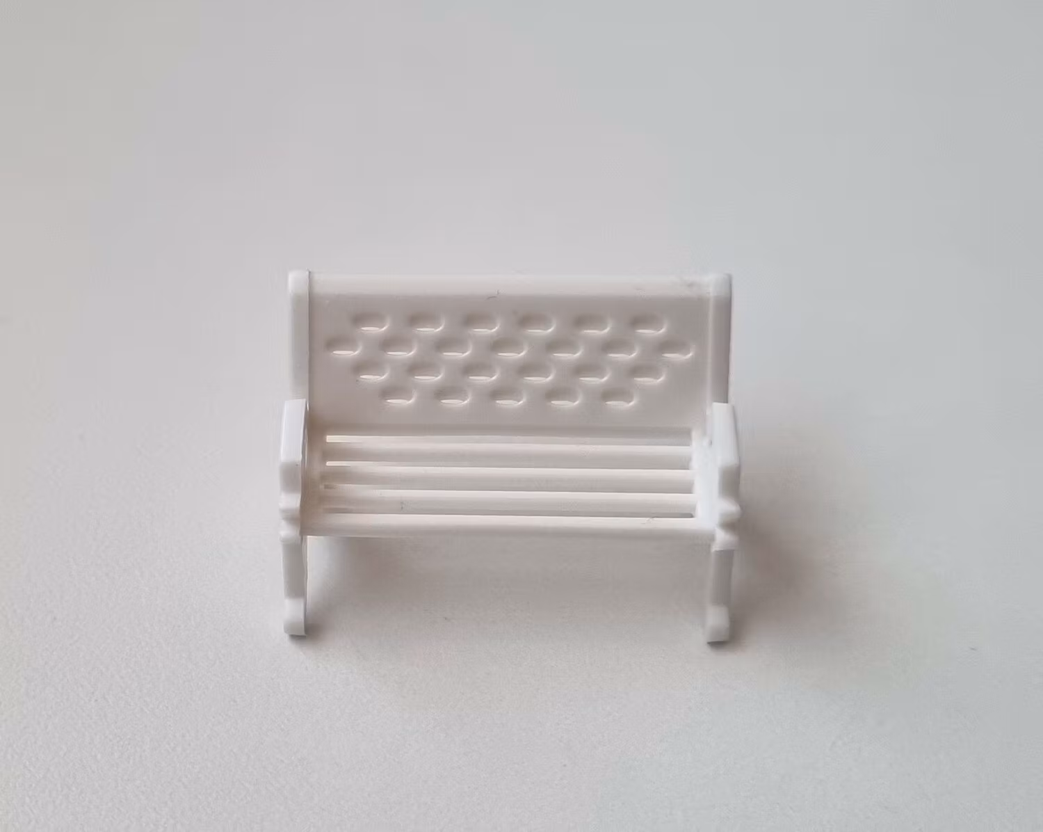 1 st bänk, minibänk miniatyr (3,5 x 2,5 cm)