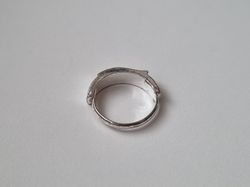 Silverfärgad ring