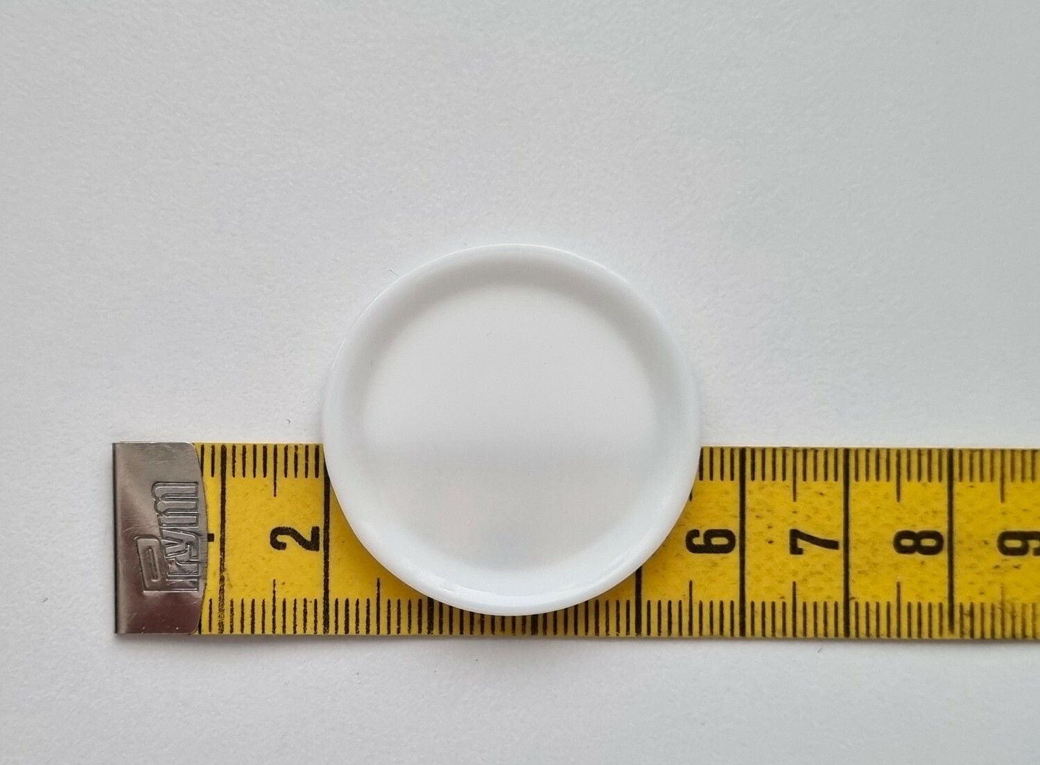 1 st fat / tallrik. Miniatyr för dockskåp, tittskåp (vit)