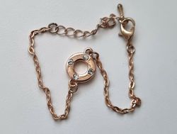 Roseguldfärgat armband med rund berlock