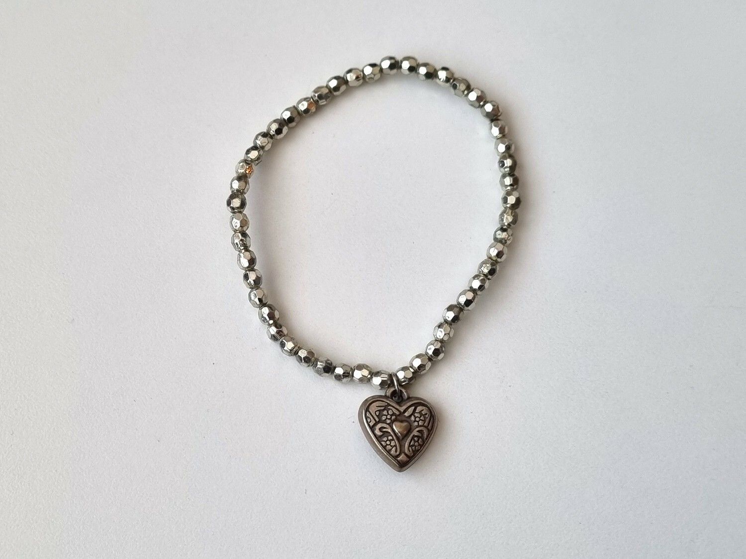Simpelt armband med hjärta