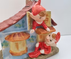 Sparbössa med tomtenissar (406 gram)