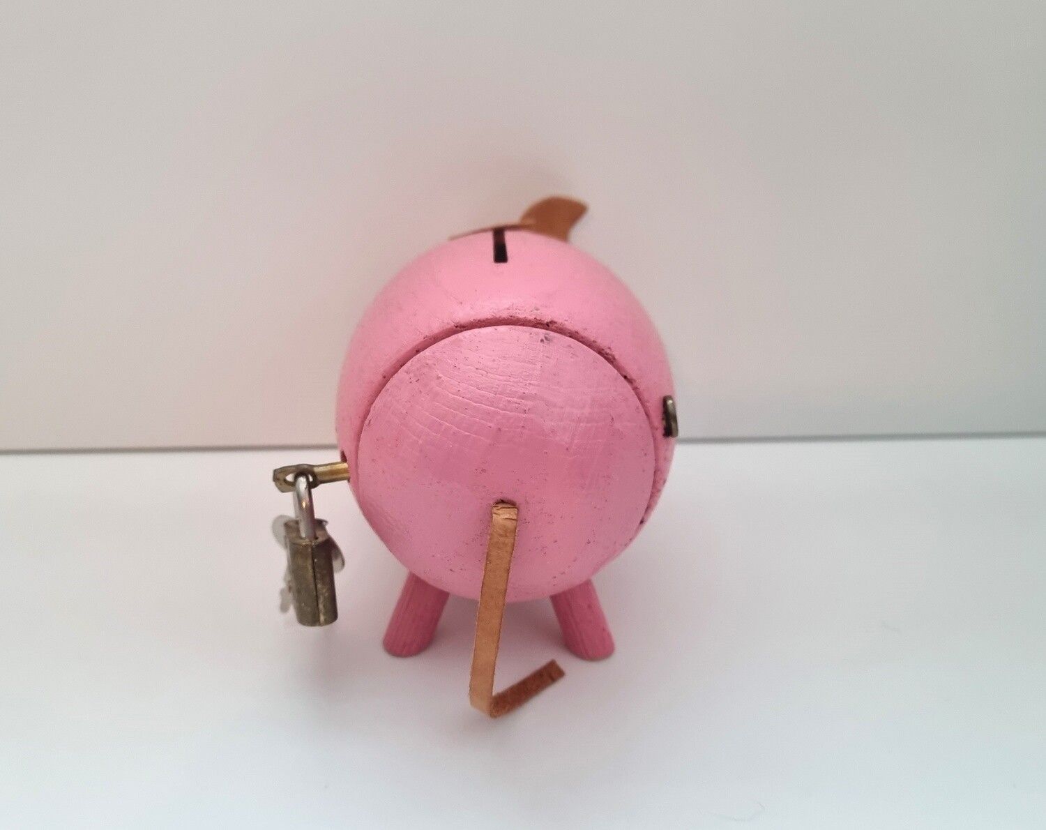 Sparbössa Rosa gris med hänglås och två nycklar