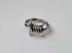 Antiksilverfärgad ring - Taggtråd (18,4 mm innermått, vikt 5 gram)