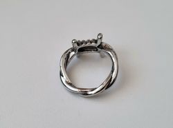 Antiksilverfärgad ring - Taggtråd (18,4 mm innermått, vikt 5 gram)