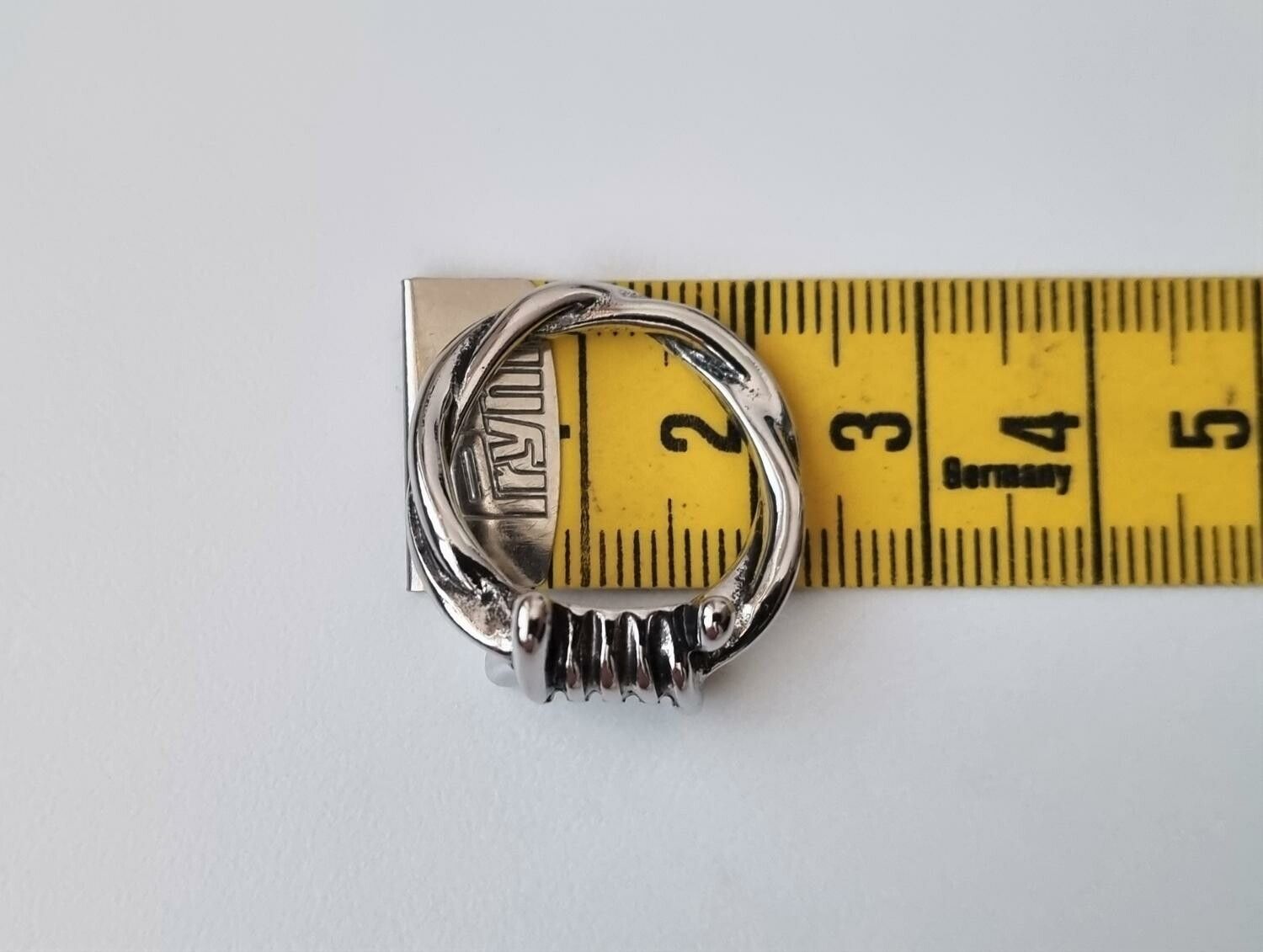 Antiksilverfärgad ring - Taggtråd (18,4 mm innermått, vikt 5 gram)