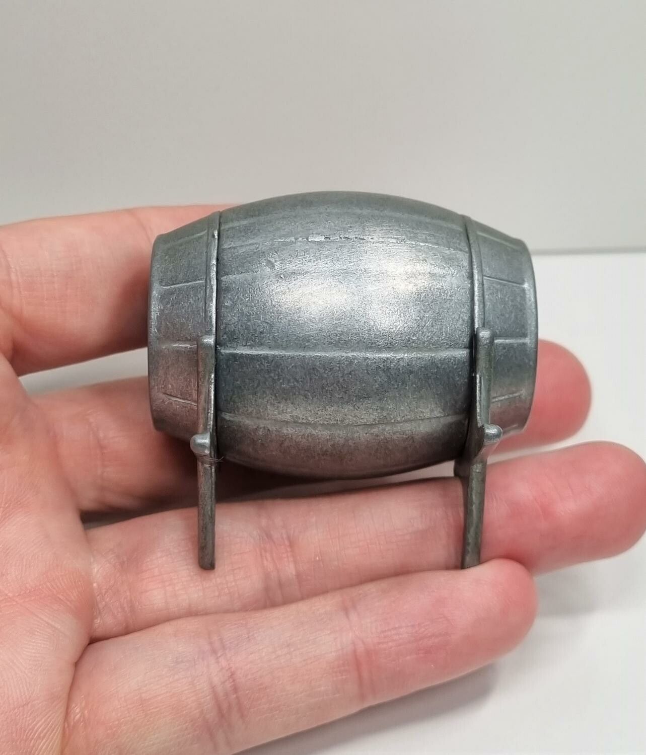 Vintunna, miniatyrtunna i metall (104 gram)