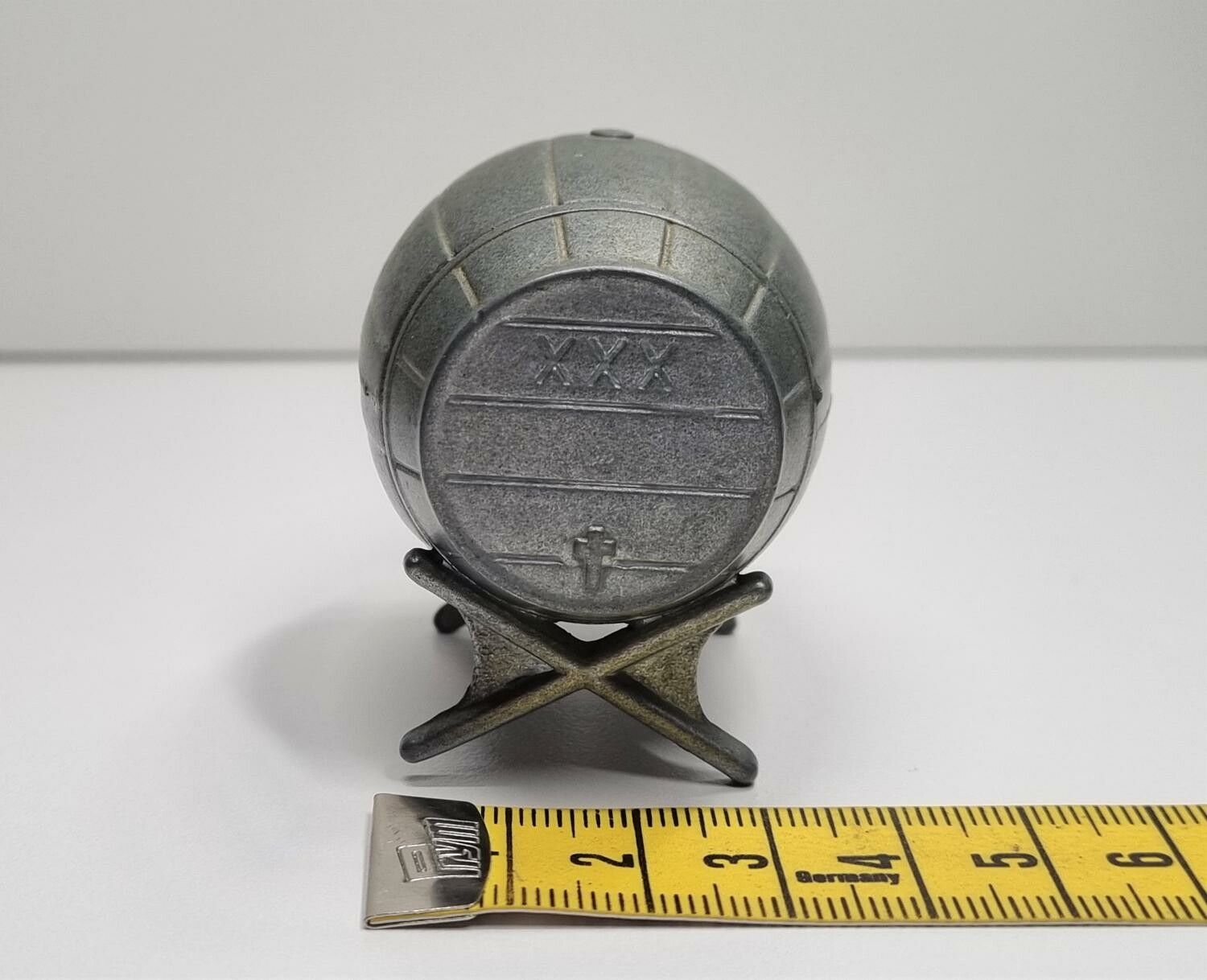Vintunna, miniatyrtunna i metall (104 gram)