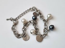 Stilrent armband med pärlor