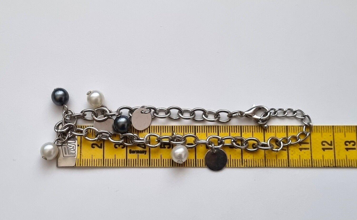 Stilrent armband med pärlor