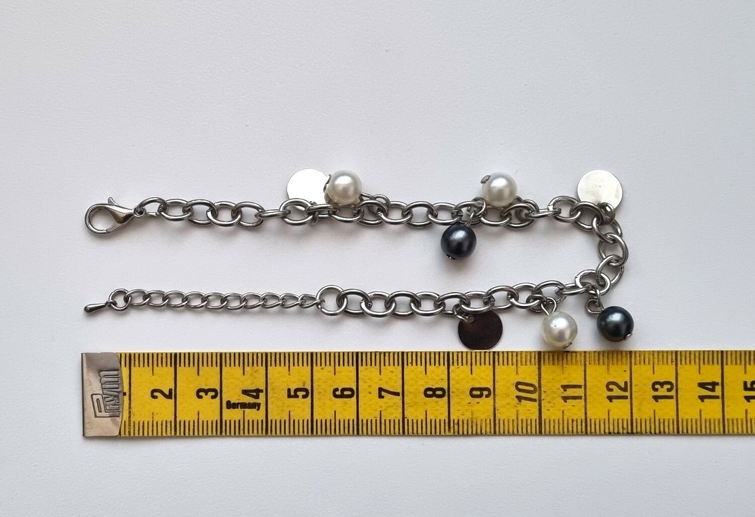 Stilrent armband med pärlor