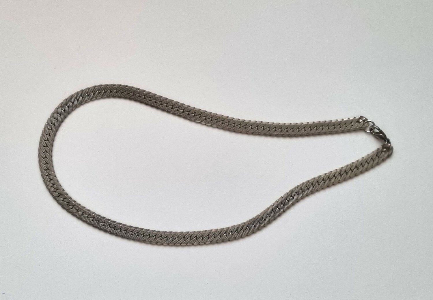 Silverfärgat halsband / halslänk (37,5 g)