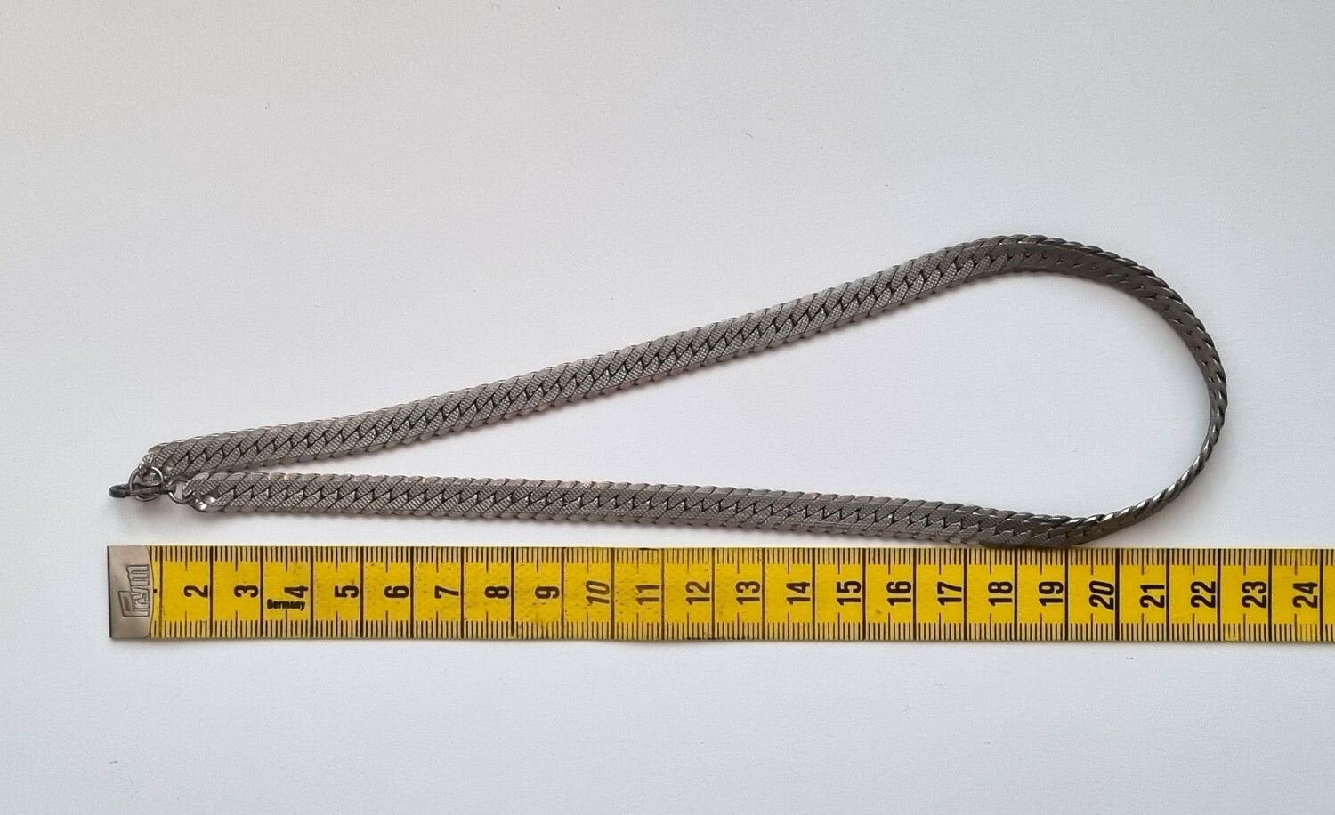 Silverfärgat halsband / halslänk (37,5 g)
