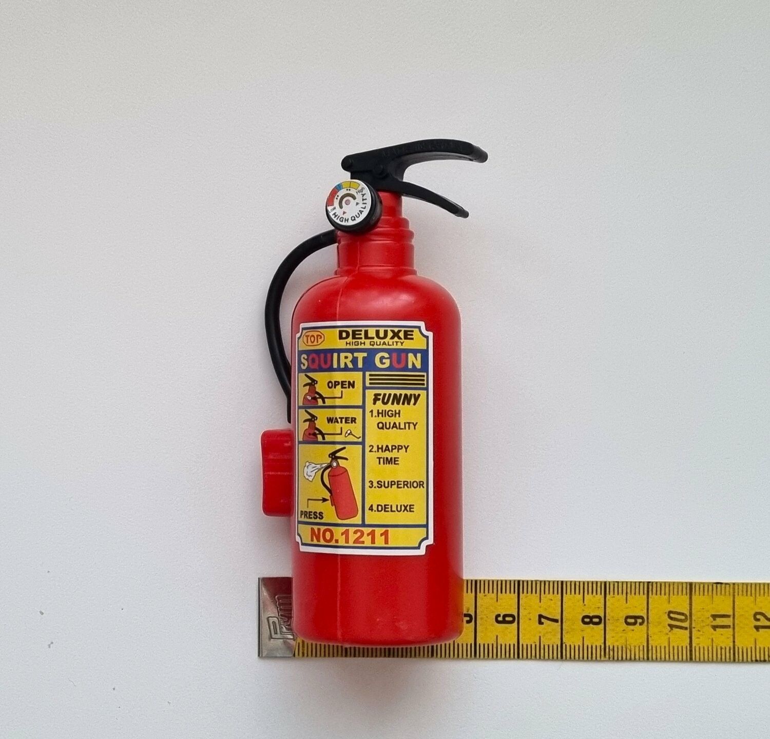 Brandsläckare, större miniatyr till dockhus / tittskåp