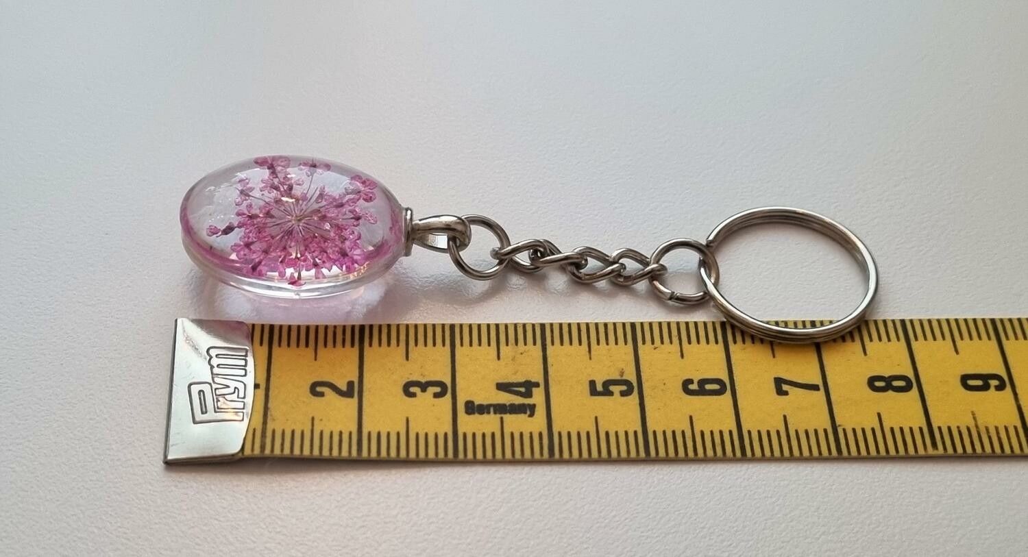 Nyckelring med oval glasberlock (lila)
