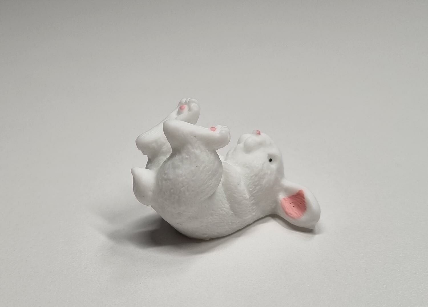 Handmålad liten kanin, minikanin miniatyr (2,9 x 2,5 cm)