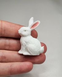 Handmålad liten kanin, minikanin miniatyr (4,3 x 2 cm)