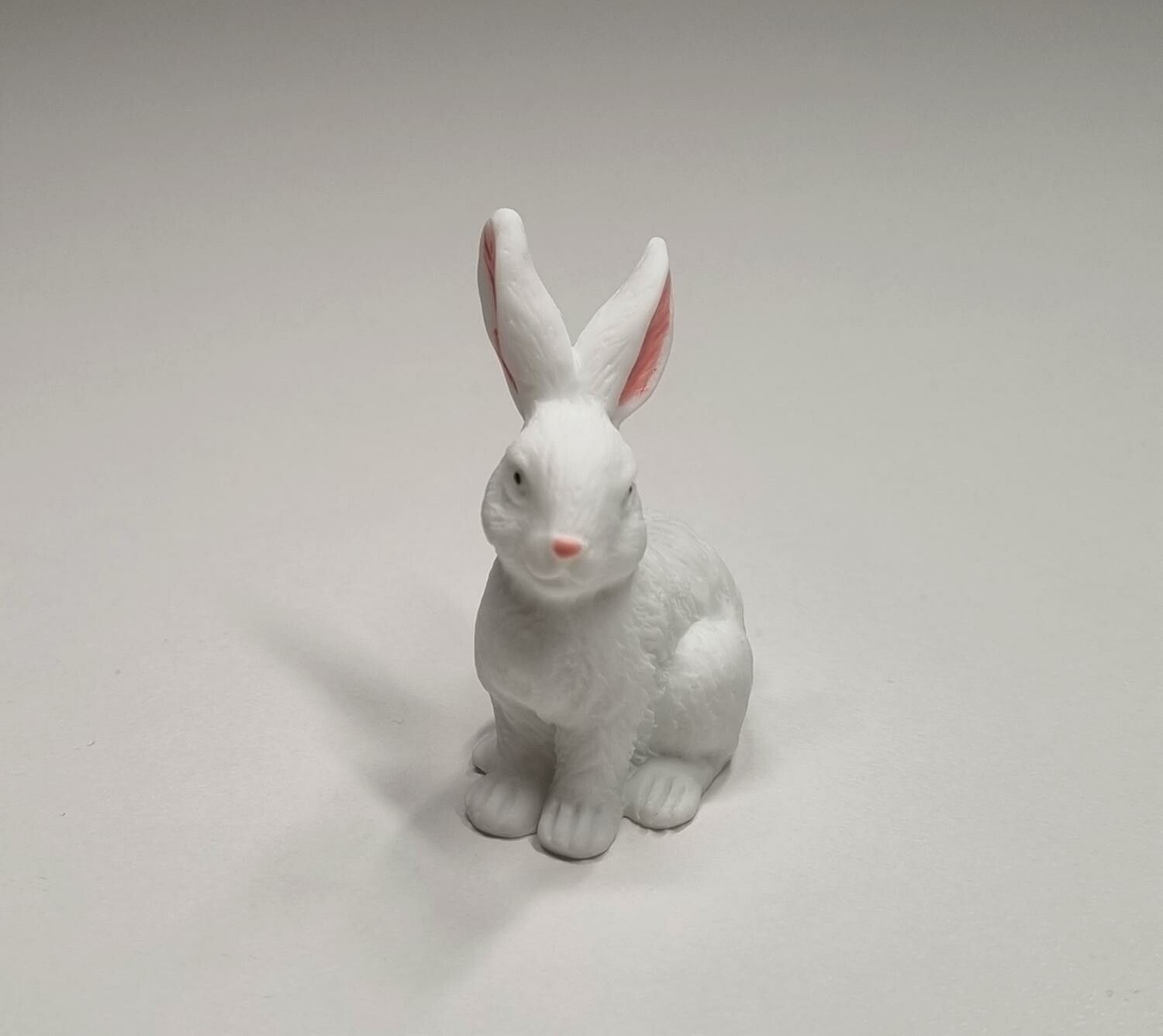 Handmålad liten kanin, minikanin miniatyr (4,3 x 2 cm)