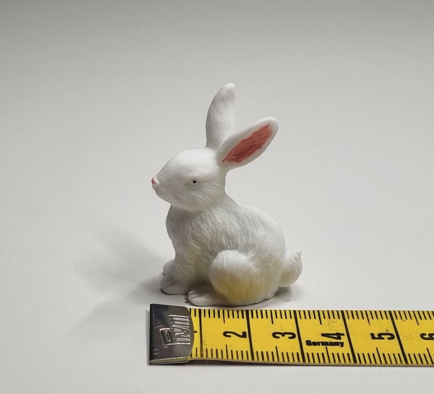 Handmålad liten kanin, minikanin miniatyr (4,3 x 2 cm)