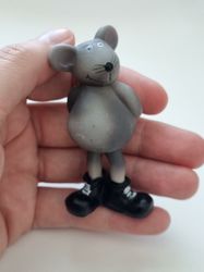 Söt funderande mus, figurin (7,1 cm hög)