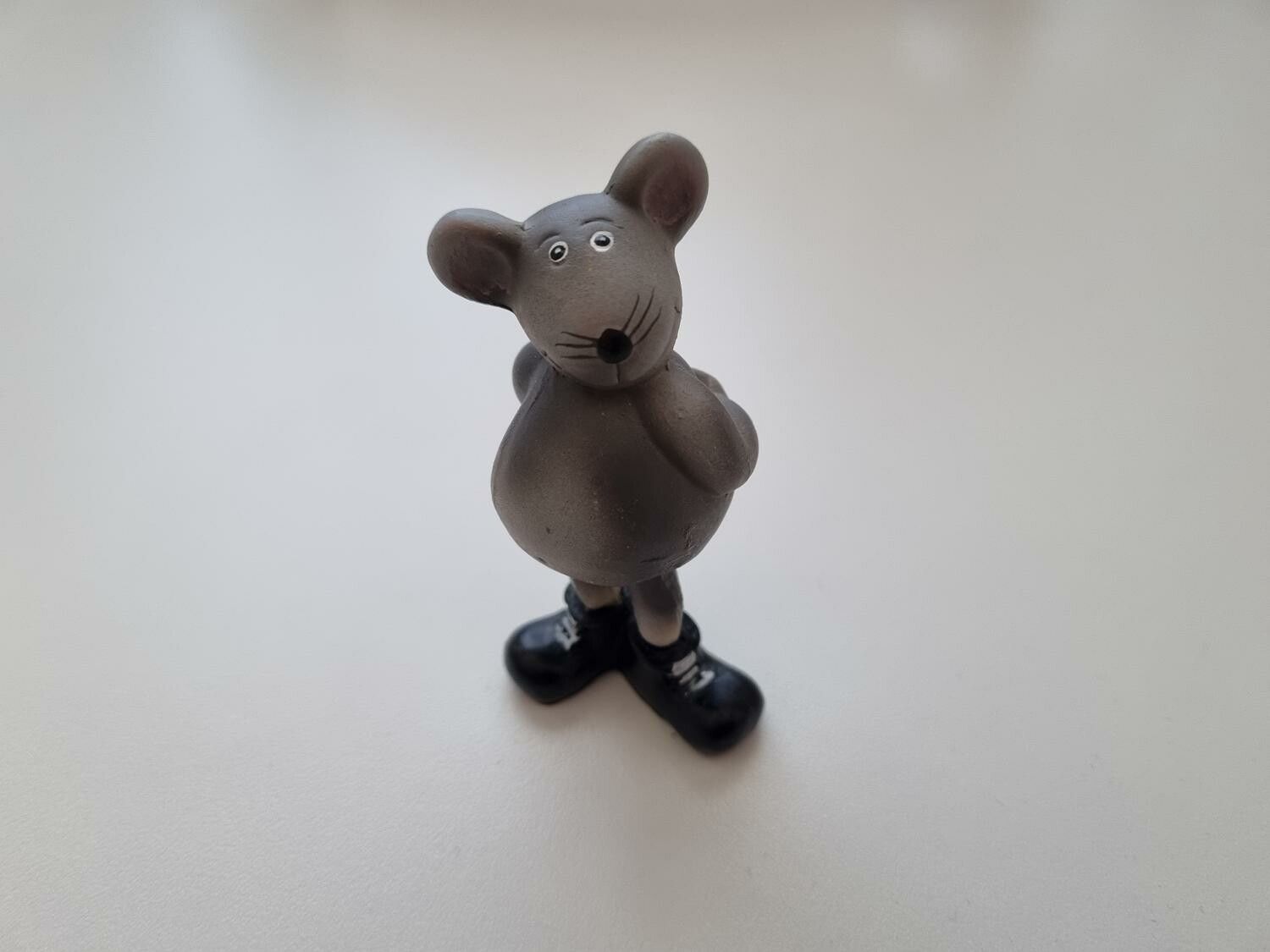 Söt funderande mus, figurin (7,1 cm hög)