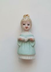Figurin. Flicka med turkos klänning (5,4 cm hög, 16 gram)