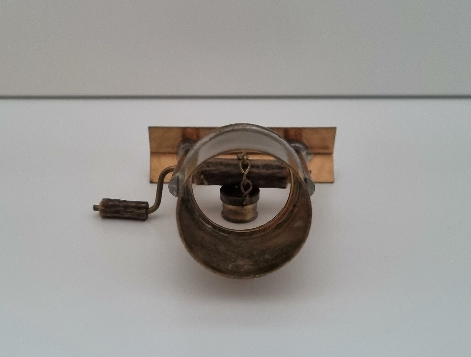 Brunn, miniatyrbrunn. Miniatyr till dockhus, dockskåp / tittskåp med mera