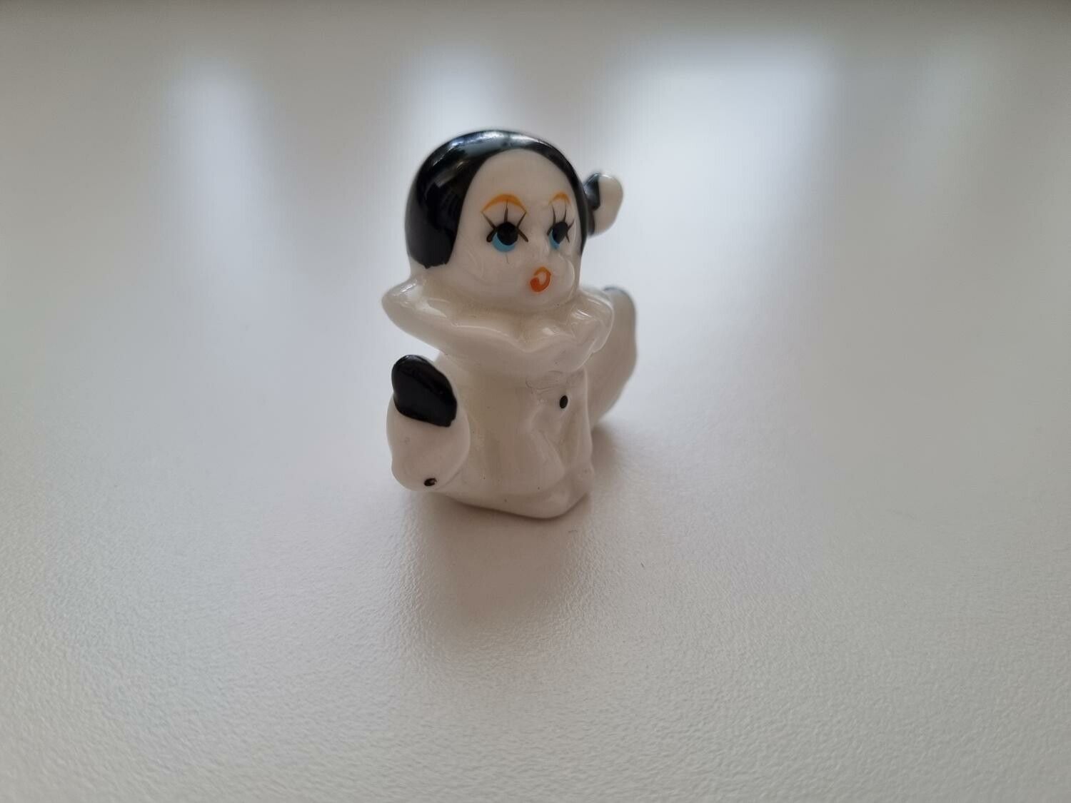Dam i spagat, miniatyr figurin