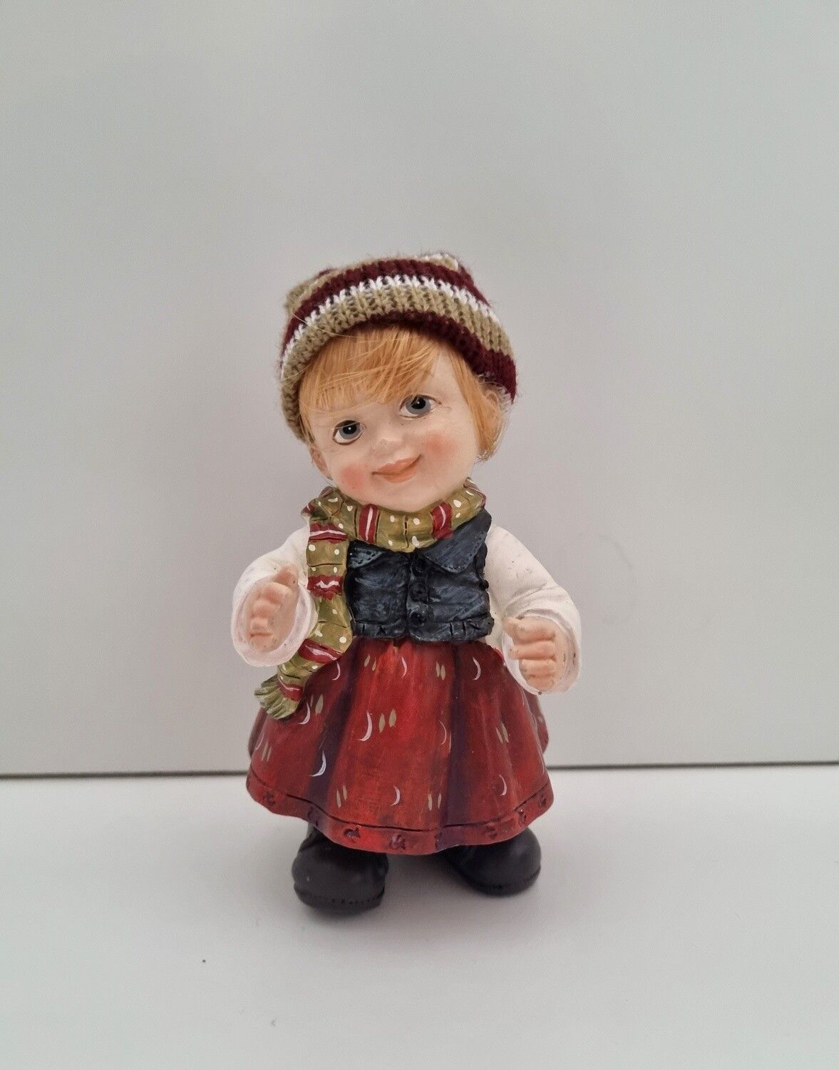 Flicka / tomtebarn - Dekoration till jul