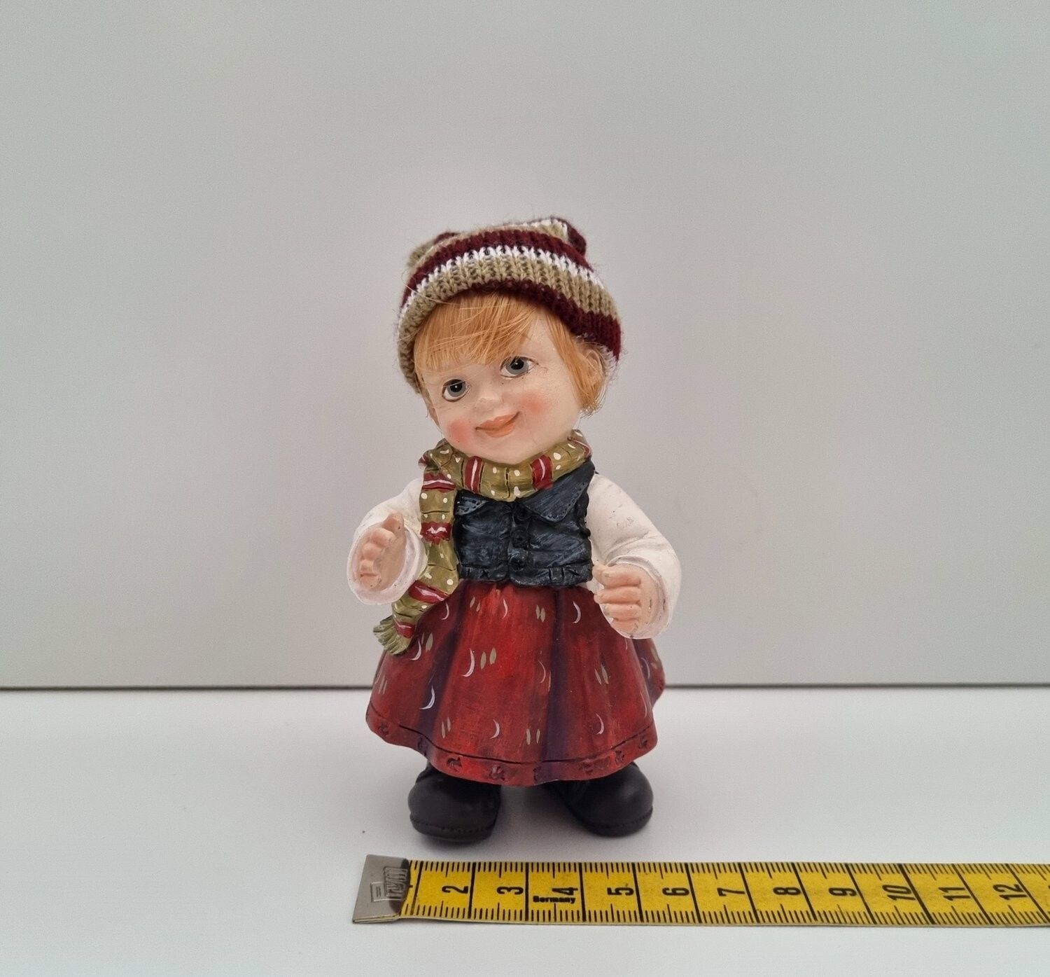 Flicka / tomtebarn - Dekoration till jul
