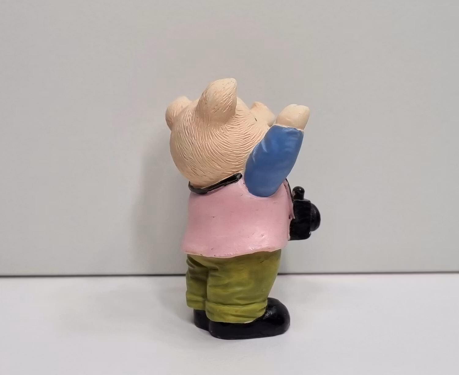 Söt liten gris i porslin (variant 3)