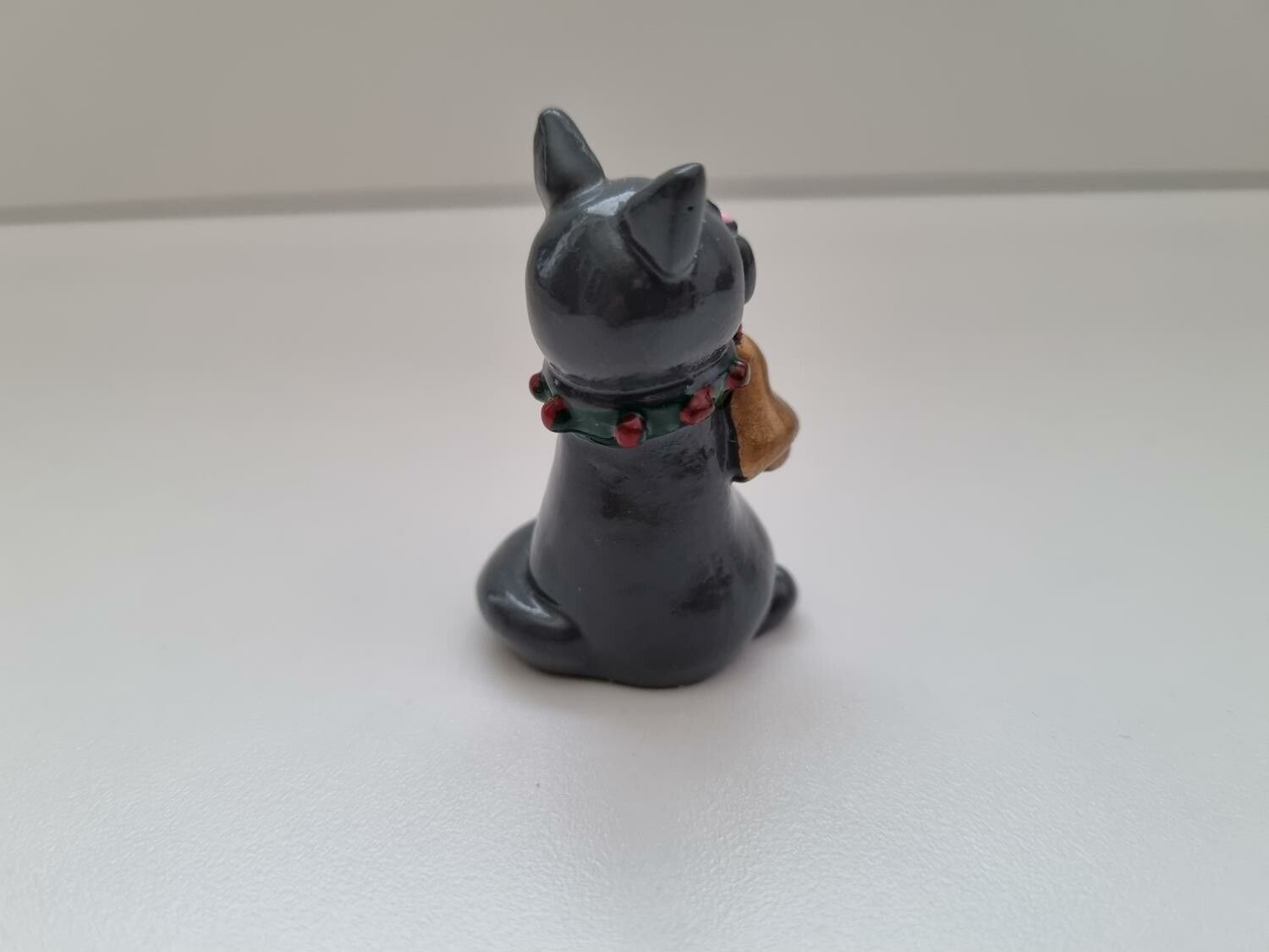 Figurin miniatyr katt med bjällra (24 gram)
