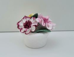 Miniatyrkruka med blomma i porslin. Crown Staffordshire England