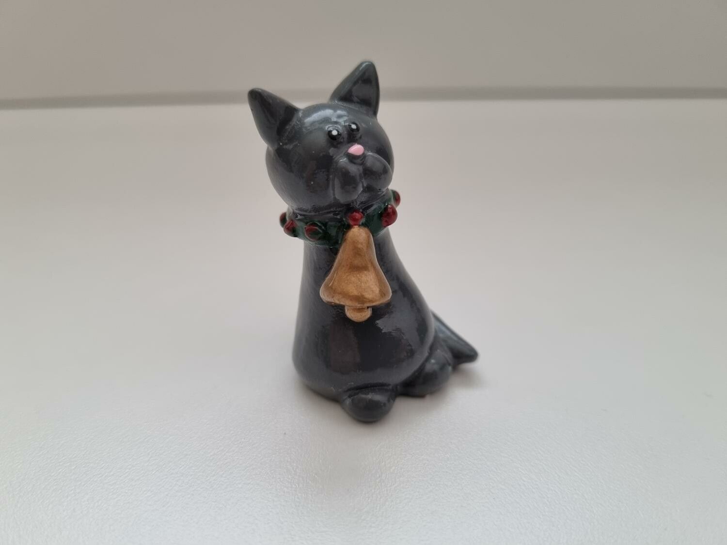 Figurin miniatyr katt med bjällra (24 gram)