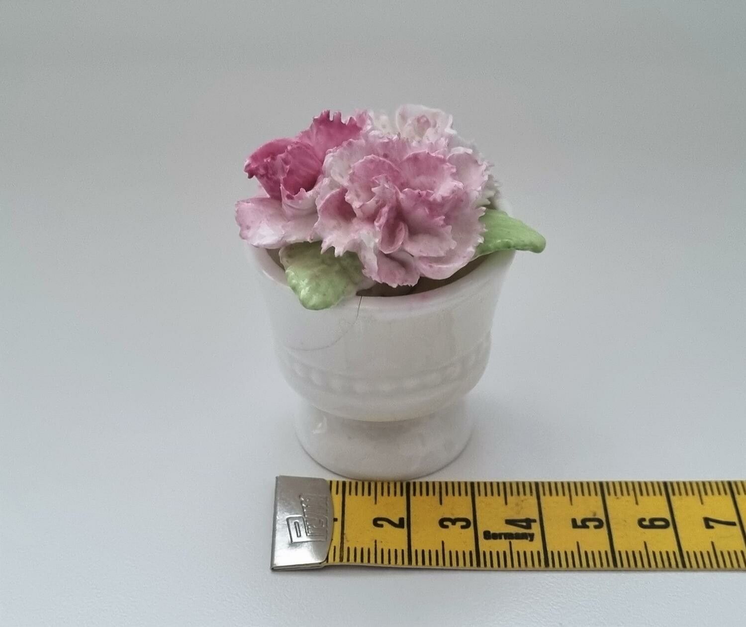 Miniatyrkruka med blomma i porslin. Crown Staffordshire England