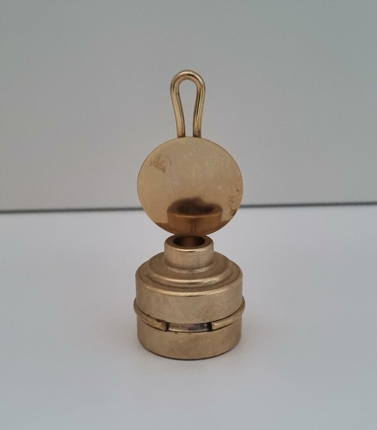 Miniatyr till dockhus, dockskåp / tittskåp med mera