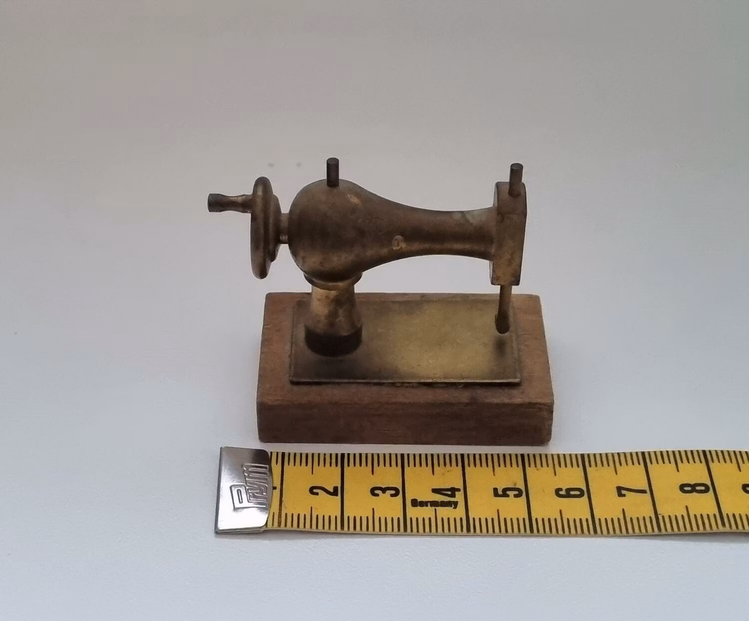 Miniatyr till dockhus, dockskåp / tittskåp med mera