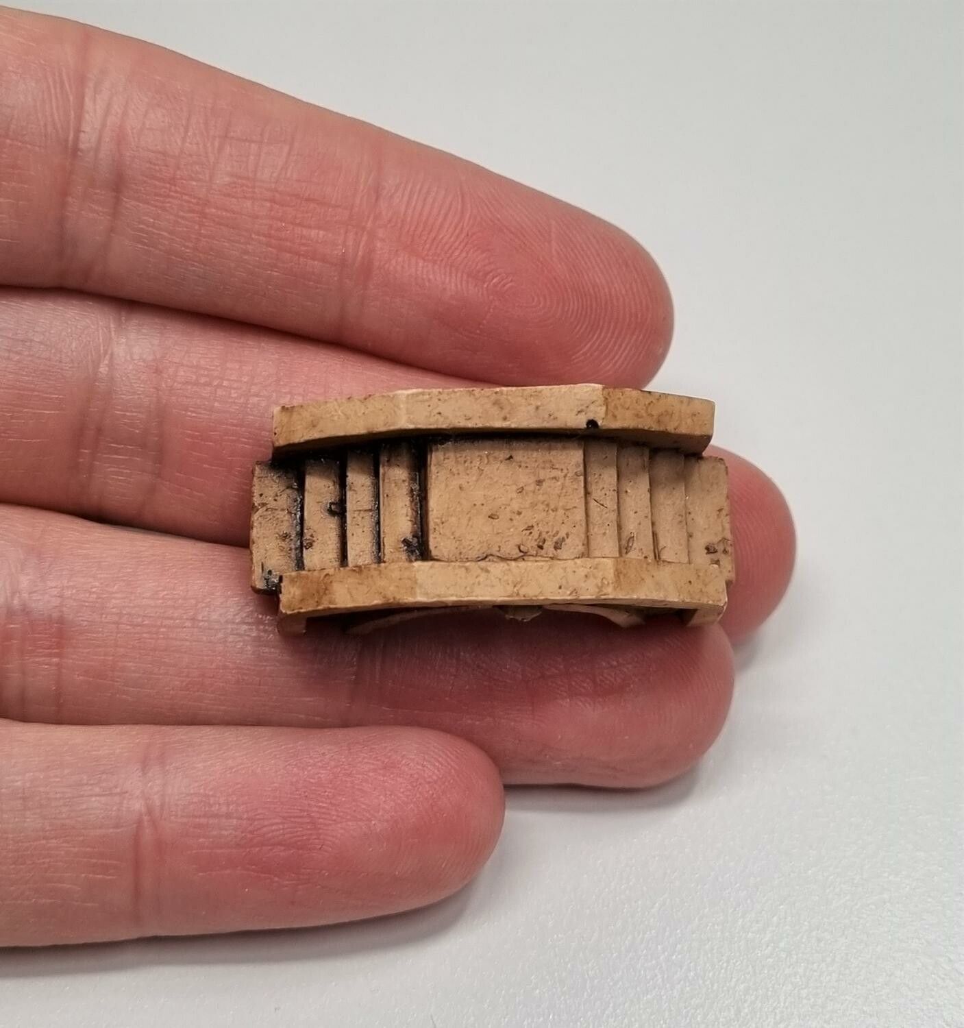 Liten bro, miniatyrbro för dockskåp / tittskåp