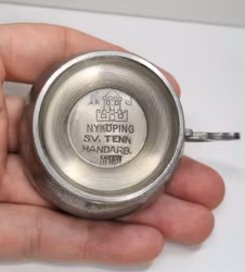 Kopp / mugg i tenn. Nyköping Svensk Tenn